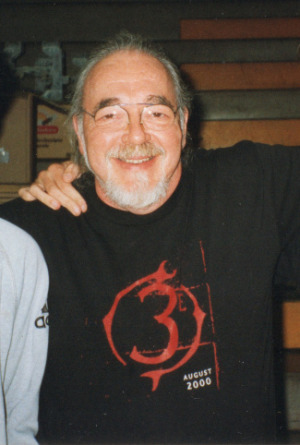 Gary Gygax 			Autor: Moroboshi, <a href="http://creativecommons.org/licenses/by-sa/3.0/deed.cs">cc by-sa 3.0</a> 			(zdroj: <a href="http://commons.wikimedia.org/wiki/File:Gary_Gyax_-_ModCon_1999_-_1.jpg">Wikimedia Commons</a>)